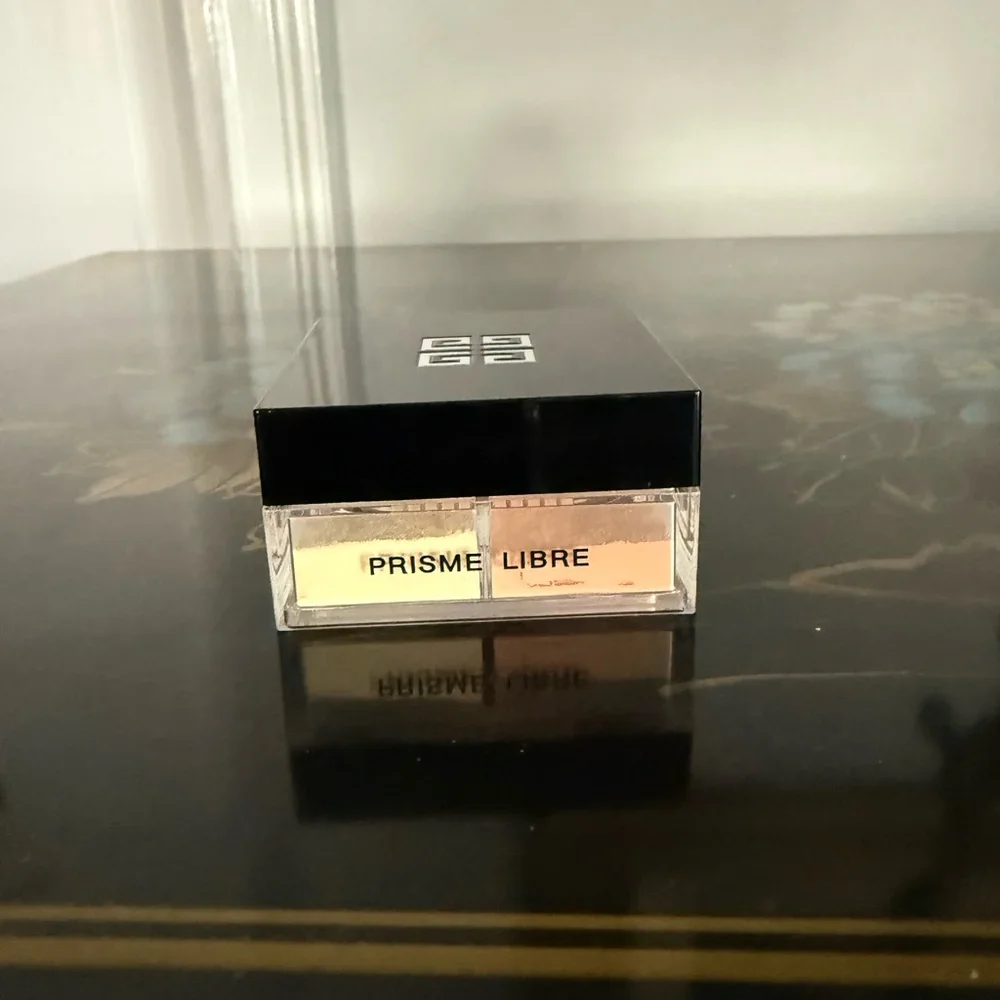 Givenchy Prisme Libre Loose Powder in Black Case